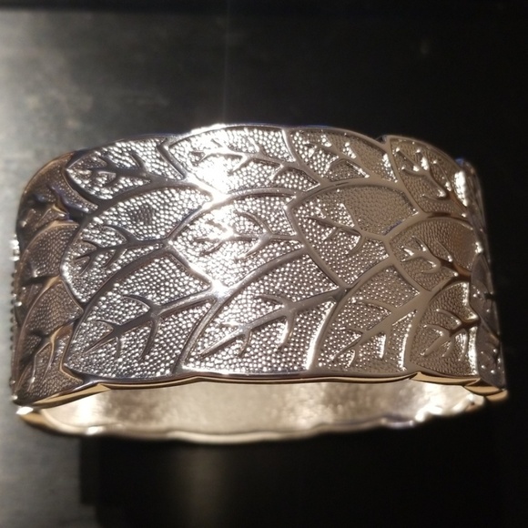 High Polished Silver Color Leaf Bangle Bracelet - Picture 1 of 5